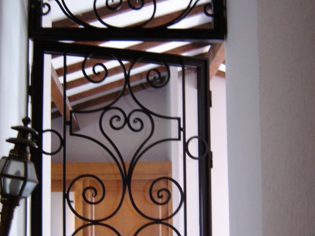 Fabrication de portes sur-mesure (serrurerie-ferronnerie)  Bandol